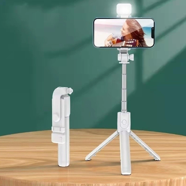 Bastão Pau de selfie Tripé Retrátil Com Luz LED Controle Bluetooth Celular