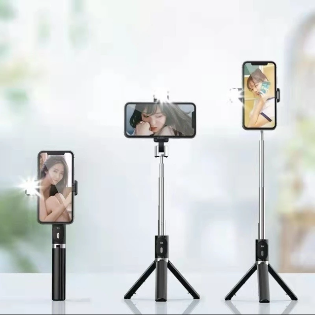 Bastão Pau de selfie Tripé Retrátil Com Luz LED Controle Bluetooth Celular